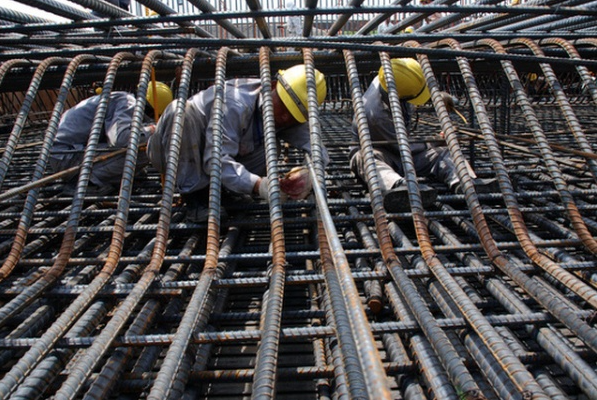 Ứng dụng của thép không hợp kim trong ngành xây dựng